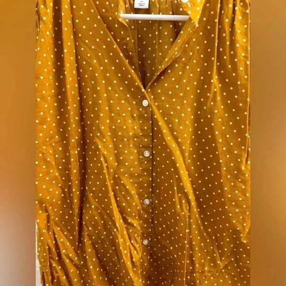 Old navy button down polka dot short sleeve top - Picture 5 of 5